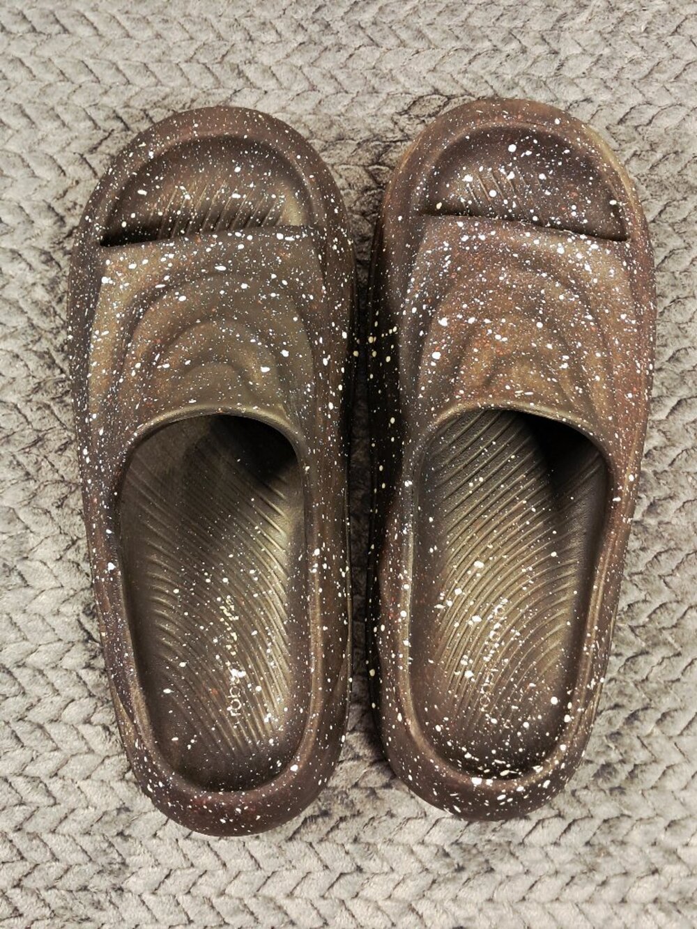Mens sz 11 slip on sandals